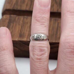 Size 4.25 925 Sterling Silver Cute Worn Triple Flower Toe Ring